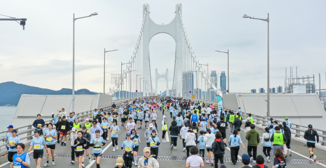 부산일보 주최 ‘2025 부산바다마라톤’이 26일 오전 부산 벡스코 야외광장과 광안대교, 광안리해수욕장 일대에서 열렸다. 김종진 기자 kjj1761@