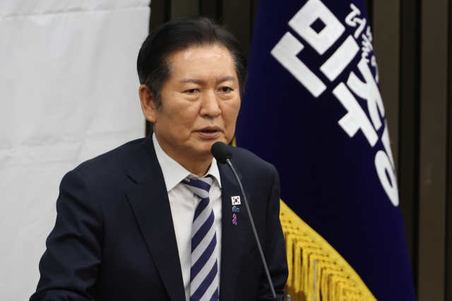 더불어민주당 정청래 대표가 26일 서울 여의도 국회에서 본회의를 앞두고 열린 의원총회에서 발언하고 있다. 연합뉴스