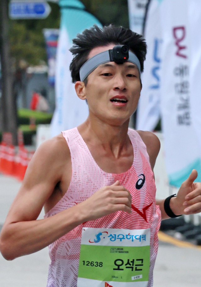 “살 빼려고 시작했는데 1등까지 했네요” [부산바다마라톤]