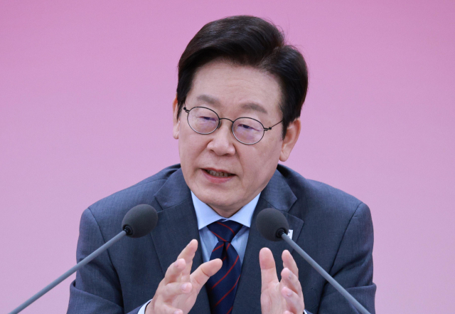 이재명 대통령이 24일 대구 엑스코에서 열린 '대구의 마음을 듣다' 타운홀미팅에서 발언하고 있다. 연합뉴스