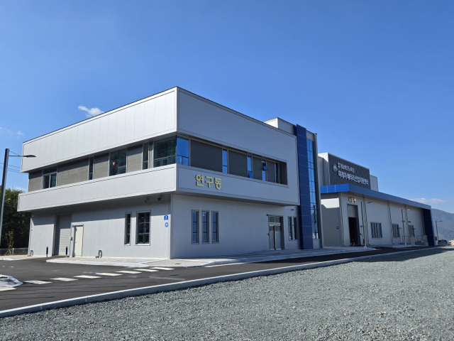 다음 달 12일 준공식을 갖고 본격적으로 운영에 들어가는 미래 차 배터리 산업지원센터 전경. 양산시 제공