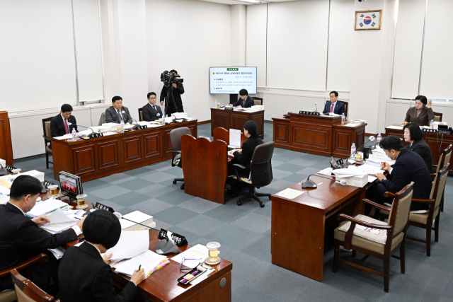 지난해 11월 18일 부산시의회 교육위원회가 부산시교육청을 대상으로 행정사무감사를 실시하고 있다. 부산일보DB