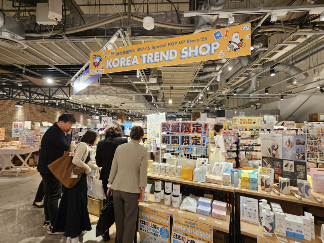 공유미용실 위닛의 일본 나고야점 모습(위)과 오사카에서 열린 코리아 트렌드 쇼 2025. 라이브엑스·부산시 제공