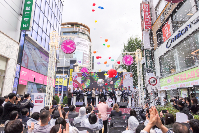 ‘제13회 서면메디컬스트리트(SMS) 축제’가 지난 24~25일 의료관광 1번지로 꼽히는 SMS 일원에서 성황리에 막을 내렸다. 축제 모습. (사)서면메디컬스트리트 의료관광협의회 제공