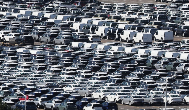 김재훈 기재부 경제정책국장은 28일 “경제 성장세가 확대하고 있다”며 “3분기는 새 정부의 온전한 첫 경제성적표”라고 평가했다. 사진은 평택항에 세워진 수출 중고차. 연합뉴스