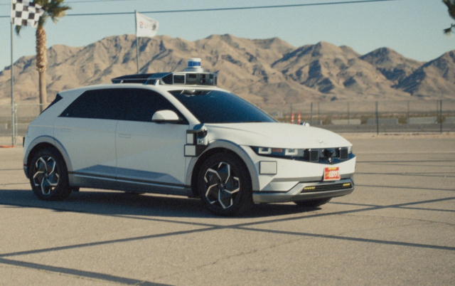 현대자동차 무인 자율주행 택시 ‘아이오닉 5 로보택시’ 운전면허시험 통과 영상 캡처 화면. 현대차 제공