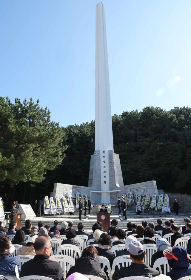 제47회 순직선원 위패봉안 및 합동위령제가 29일 부산 영도구 태종대공원 입구에 위치한 순직선원위령탑에서 열렸다. 정종회 기자 jjh@