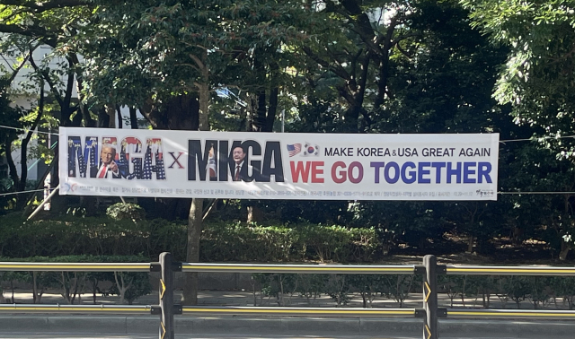 29일 오전 9시께 방문한 해운대구 우동 운촌삼거리. 도널드 트럼프 미국 대통령과 윤석열 전 대통령의 얼굴을 나란히 놓은 현수막이 걸려 있다. 양보원 기자