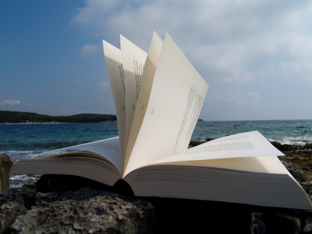 한국해양진흥공사와 부산일보사가 공동으로 해양문학 공모전을 연다. 클립아트코리아 제공