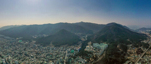 31일 국립공원으로 지정된 부산·경남 핵심 환경자산인 금정산 전경. 부산일보DB