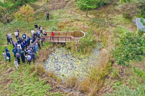 지난 15일 오전 박형준 부산시장과 김성환 기후에너지환경부 장관이 금정산국립공원 예정지에서 현장시찰을 하고 있다. 김종진 기자 kjj1761@