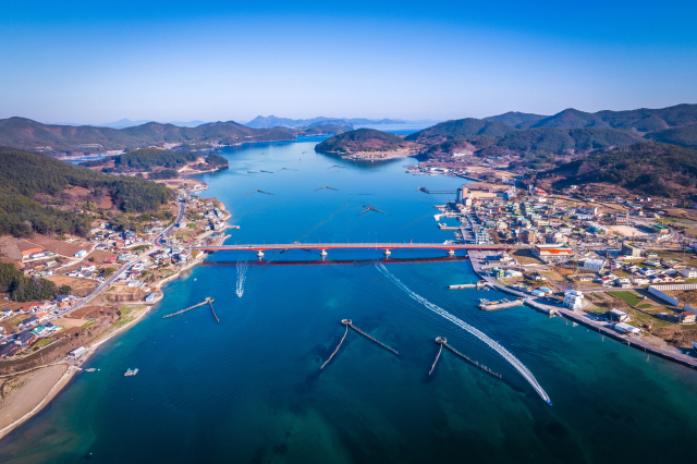 세계중요농업유산으로 등재된 남해 지족해협 죽방렴어업. 사진은 죽방렴 경관. 해수부 제공