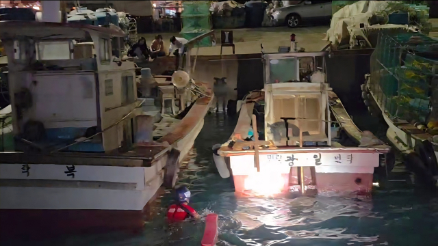 1일 오후 11시 20분께 부산 수영구 광안리 민락항 앞바다에 20대 여성이 빠졌다가 해경에 구조됐다. 부산해양경찰서 제공