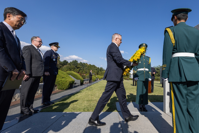 지난달 29일 오후 2시 30분 앤서니 앨버니지 호주 총리가 유엔기념공원을 방문했다. 유엔기념공원관리처 제공