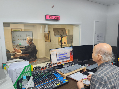 “내 이야기가 라디오에”…부산 최초 공동체 라디오 ‘연제FM’