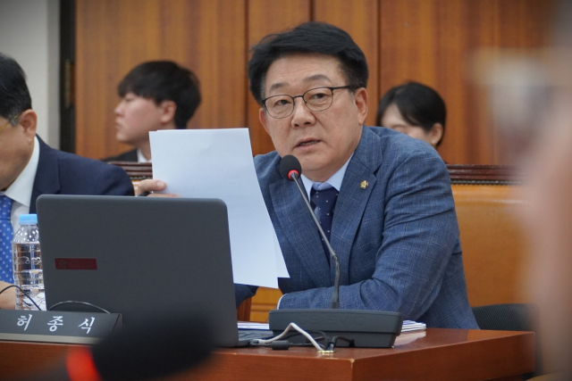 국회 국정감사에서 질의 중인 허종식 의원. 허종식 의원실 제공