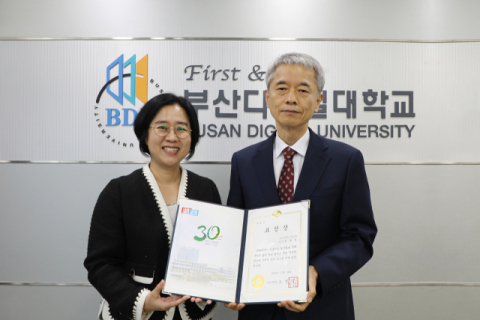 (왼쪽부터)엄세진 평생교육워장, 최원일 총장