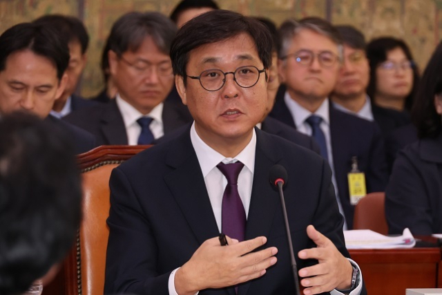 최휘영 문화체육관광부 장관이 지난달 29일 국회에서 열린 문화체육관광위원회의 문화체육관광부 및 산하기관에 대한 종합 국정감사에서 위원 질의에 답하고 있다. 연합뉴스