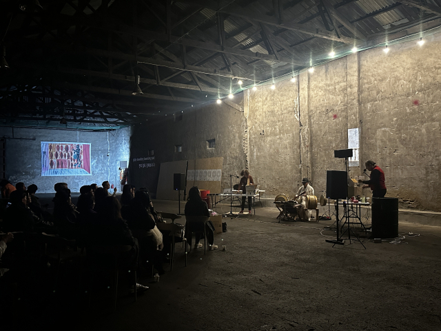 부산판화가협회 ‘판의 경계, 경계의 포구’ 개막식(9월 30일) 공연으로 선보인 독일 ‘앙상블 KNM 베를린’의 연주 모습. 김은영 기자 key66@