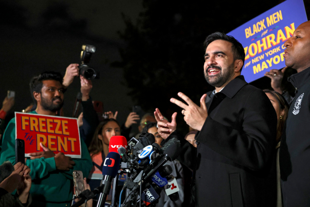 3일(현지 시간) 민주당 조란 맘다니 뉴욕시장 후보가 뉴욕에서 열린 선거 운동 행사에서 연설하고 있다. AFP연합뉴스