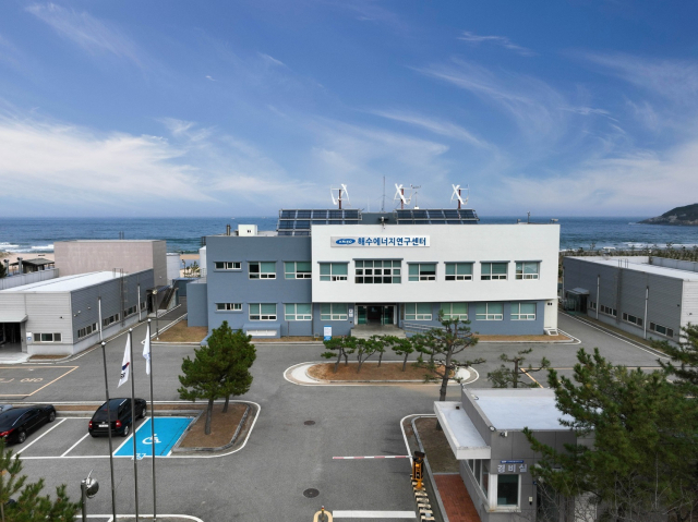 올해로 개소 20주년을 맞은 선박해양플랜트연구소(KRISO) 해수에너지연구센터 전경. KRISO 제공