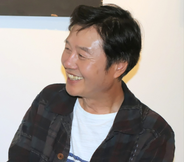 부산에서 발간되는 시 계간지 <사이펀>은 올해 문학상 수상자로 경남에서 활동하는 김재근 시인을 선정했다. 사이펀 제공