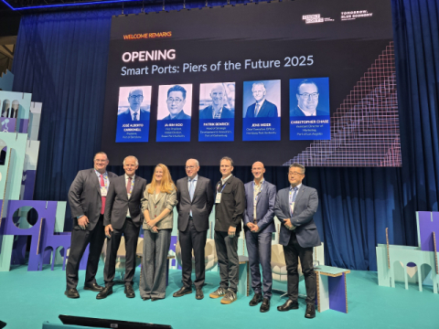 바르셀로나 스마트포트 개회사에 참여한 주요 연사(맨 오른쪽이 BPA구자림 글로벌사업단장)