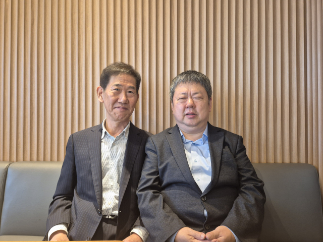 아르테문화복지회 김진(오른쪽) 대표와 이귀동 후원회장.