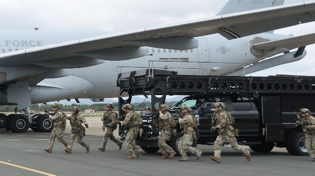 지난달 22일 부산 강서구 공군 제5공중기동비행단 주기장에서 열린 2025 APEC 정상회의 대비 대테러 종합훈련 모습. 이재찬 기자 chan@