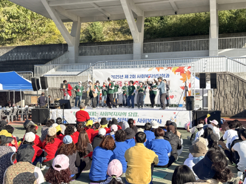 반별 장기자랑을 즐기는 신라대 사회복지상담학과 학생들.