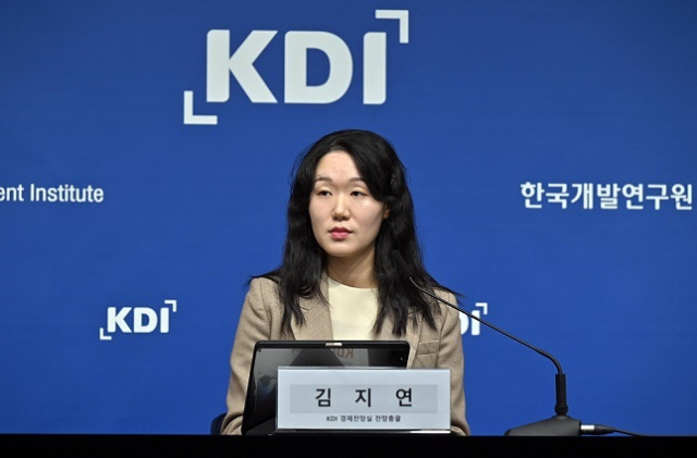 김지연 KDI 전망총괄이 6일 기획재정부 기자실에서 보고서를 발표하고 있다. KDI 제공