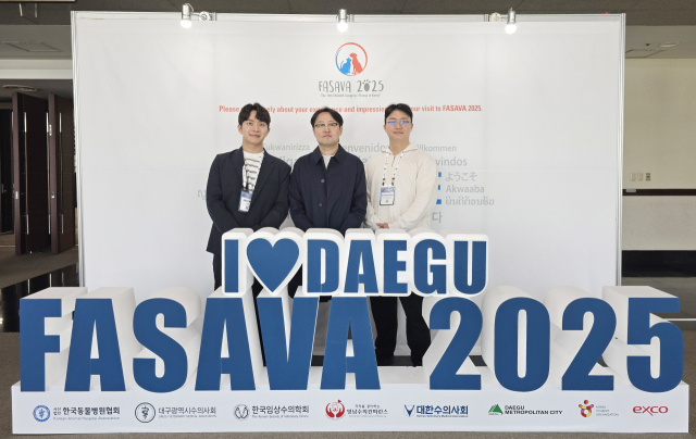 부산 뉴로동물의료센터24시 목진수 영상의학과 원장, 문종현 신경과 원장, 이명연 암센터 원장(왼쪽부터)이 아시아·태평양 소동물수의사대회에 참석해 임상 연구 증례를 발표했다.