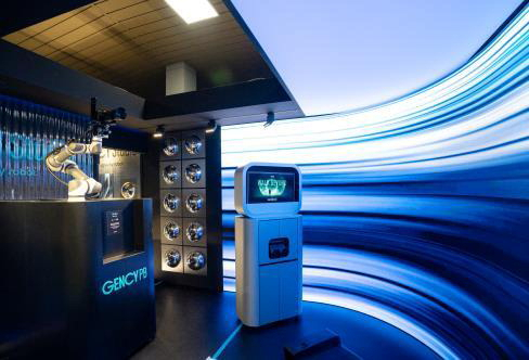 ‘최고혁신상을 수상한 ‘스튜디오랩’의 지능형 촬영 로봇 ‘젠시 스튜디오’. 부산시 제공