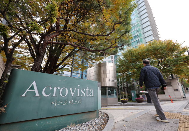 민중기 특별검사팀이 6일 한남동 대통령관저 이전 의혹과 관련해 아크로비스타 등 7곳을 압수 수색했다. 사진은 윤석열 전 대통령 부부의 자택이 있는 서울 서초구 아크로비스타. 연합뉴스