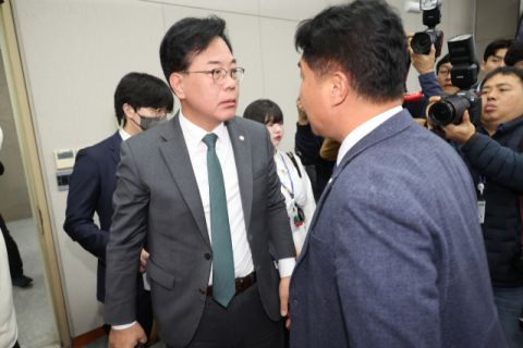 [영상] 여야 ‘김현지 국감’ 배치기 충돌