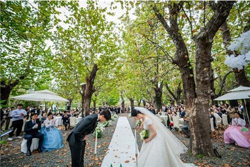 부산시민공원에서 진행된 결혼식. 부산시 제공