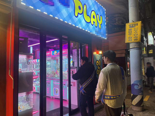 부산경찰청은 지난 3일부터 내년 2월 28일까지 4개월간 ‘청소년 선도·보호 활동 강화 기간’을 운영하며 집중 예방 활동을 진행할 예정이라고 9일 밝혔다. 부산경찰청 제공.