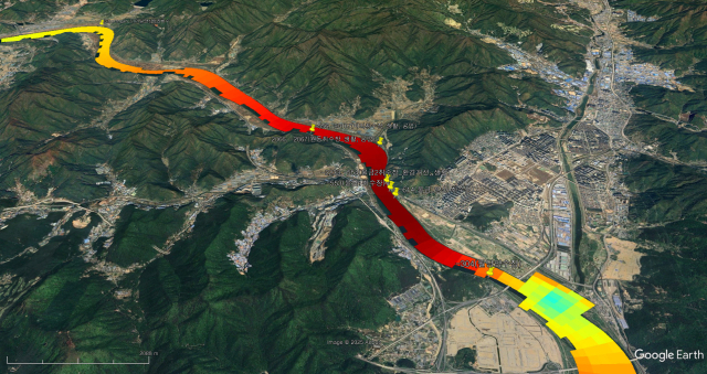 구글어스에 중첩·표출된 낙동강 녹조발생의 공간정보(예시). 조류경보제 ‘물금매리’ 지점 인근. 기후에너지환경부 제공