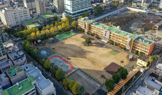 9일 부전도서관과 놀이마루 일대 전경. 김종진 기자 kjj1761@