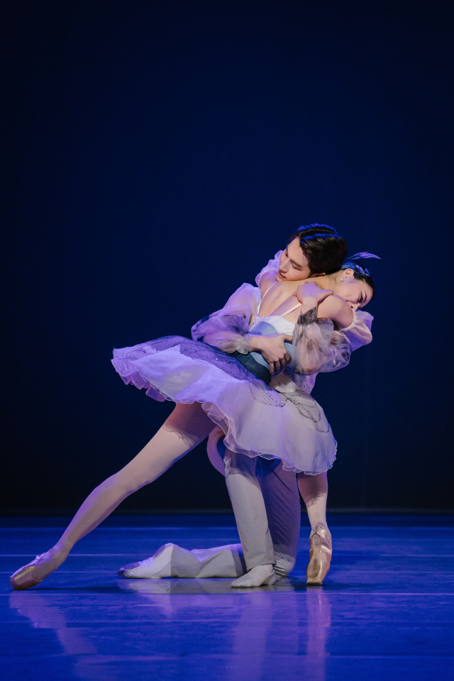 지난해 영화의전당 하늘연극장에서 선보인 부산오페라하우스 발레단의 ‘샤이닝 웨이브’ 공연 모습. 부산일보DB