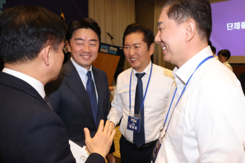 ‘내란 동조’ 논리로 방어막 치는 민주