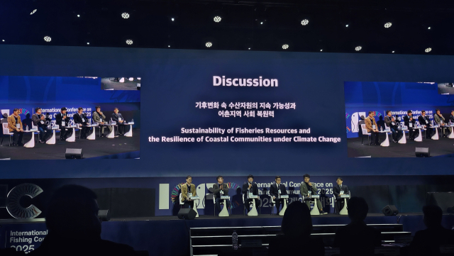 한국수산자원공단은 10~12일 사흘간 인천 송도컨벤시아에서 열리는 ‘2025년 세계어촌대회’에서 ‘자원의 지속가능한 관리와 사람 중심의 어촌경제 전환’이라는 주제로 공식 세션을 운영한다고 10일 밝혔다(종합토론). 수산자원공단 제공