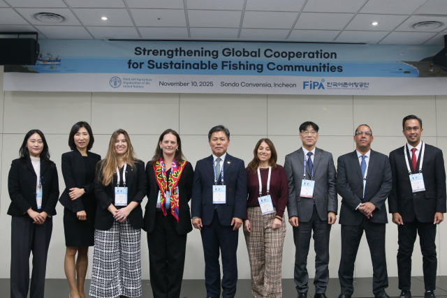한국어촌어항공단은 지난 10일 인천 송도컨벤시아에서 열린 ‘세계어촌대회(ICFC)’에서 유엔식량농업기구(FAO)와 공동 세션을 개최하고, 지속가능한 어촌 발전을 위한 국제협력 방안을 모색했다. 어촌어항공단 제공
