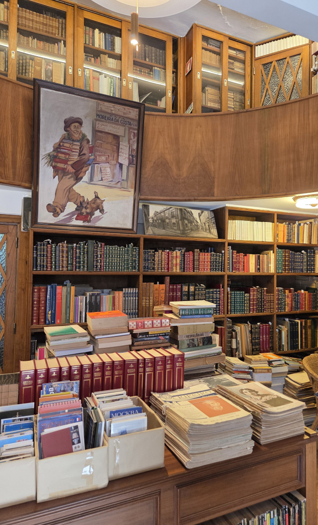1902년 개점한 리브라리아 모레이라 다 코스타 서점의 내부 모습.