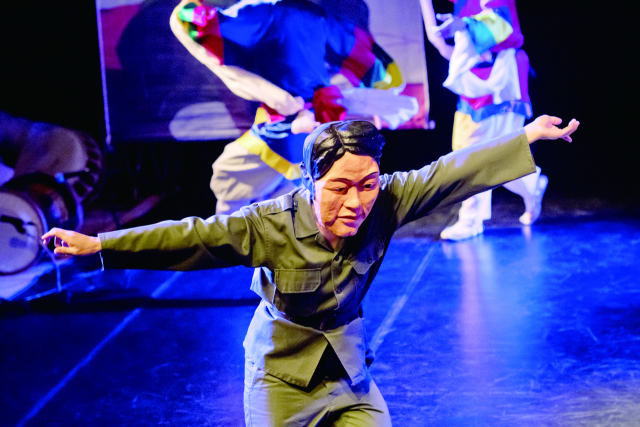 독립군탈춤한마당 망자굿 장면(박차정). 민족미학연구소 제공