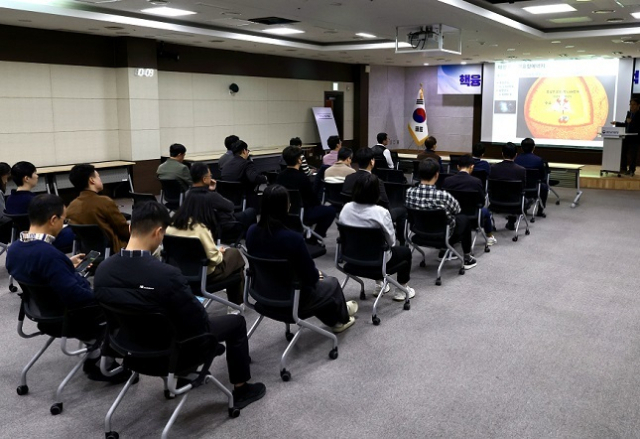 새만금개발청은 11월 12일 ‘핵융합에너지의 기술현황과 핵융합에너지 구축사업이 지역경제에 미치는 효과’를 주제로 ‘신산업전략 아카데미’를 개최했다. 새만금개발청 제공