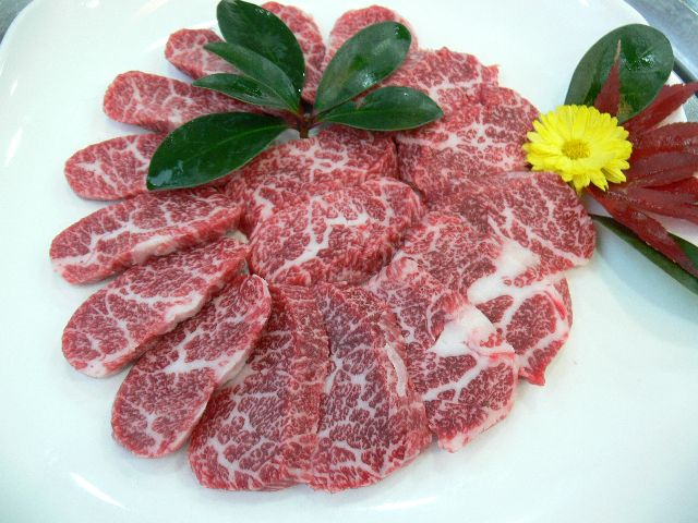 마블링은 고기에 낀 하얀 지방으로 마블링이 많다고 무조건 고급이며 맛있다는 건 잘못된 통념이다. 부산일보DB