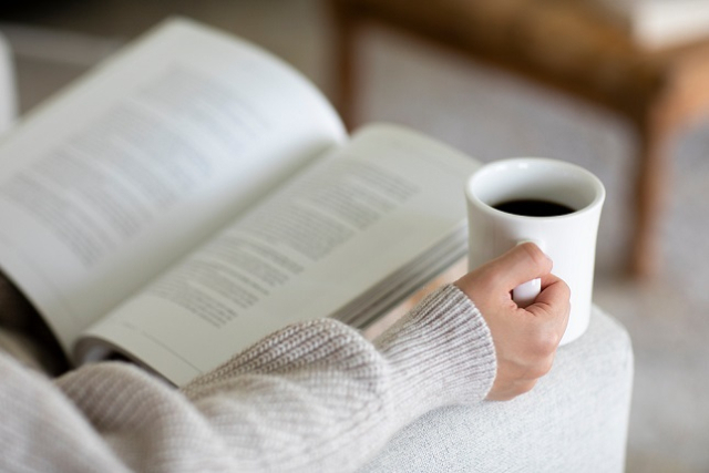 동영상 콘텐츠 시청 등의 영향으로 청년층 독서량이 14년 새 절반 수준으로 줄어든 것으로 나타났다. 클립아트코리아