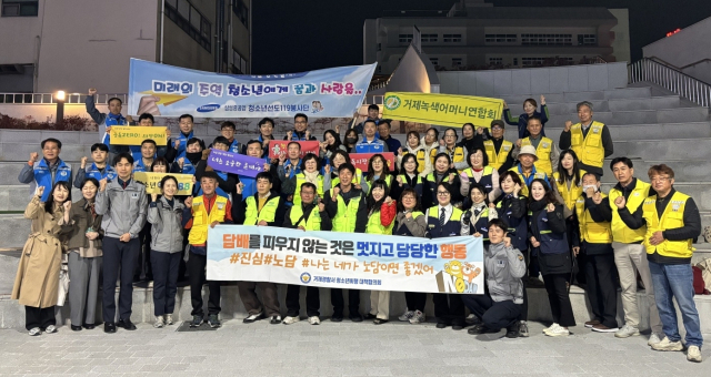 거제경찰서는 13일 2026학년도 대학수학능력시험 종료에 맞춰 유관기관·단체와 함께 청소년 선도 캠페인과 유해 환경 점검 활동을 펼쳤다. 거제경찰서 제공