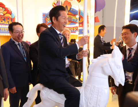 지스타 찾은 정청래 “게임 산업 발전 위해 정책 지원”